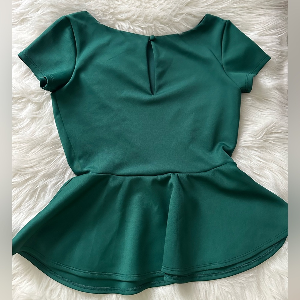 Bisou Bisou Green Peplum Top Size Small - Picture 2 of 7